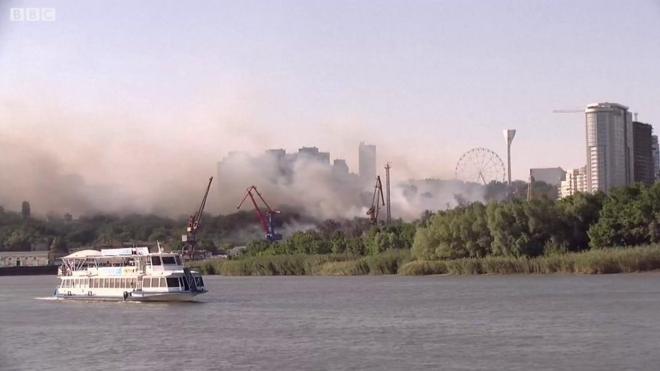 Пожар в историческом центре Ростова-на-дону охватил частные жилые дома в центре города.