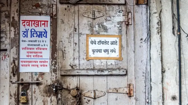 Kota Pune di India, terkenal akan patya, atau papan tanda mereka.