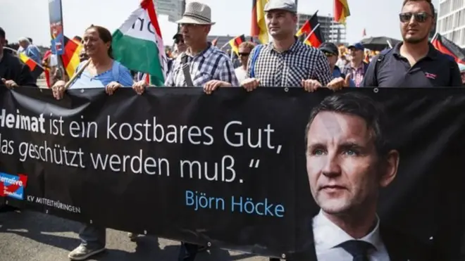 شعار هوك: الوطن أغلى ما نملك ينبغي حمايته