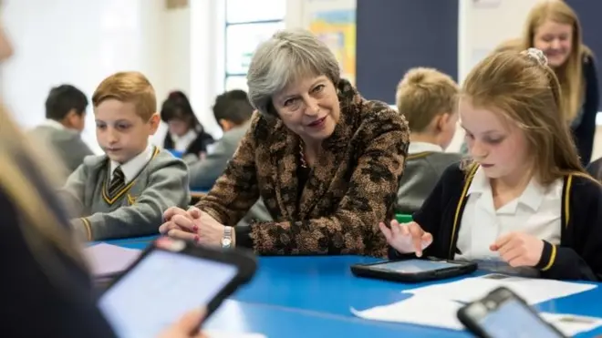 英國首相特里莎·梅中學時曾就讀牛津郡的一所女子文法中學。