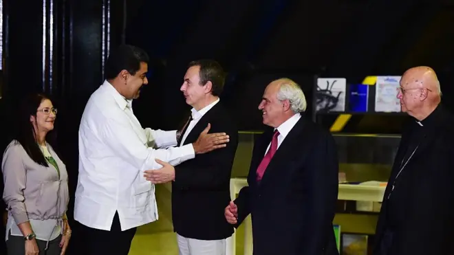 Le président Maduro et ses hôtes en marge des négociations