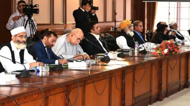 پارلیمانی جماعتوں نے وزیراعظم کی جانب سے مسئلہ کشمیر سے متعلق مشترکہ اجلاس بلوانے کے فیصلے کو سراہا