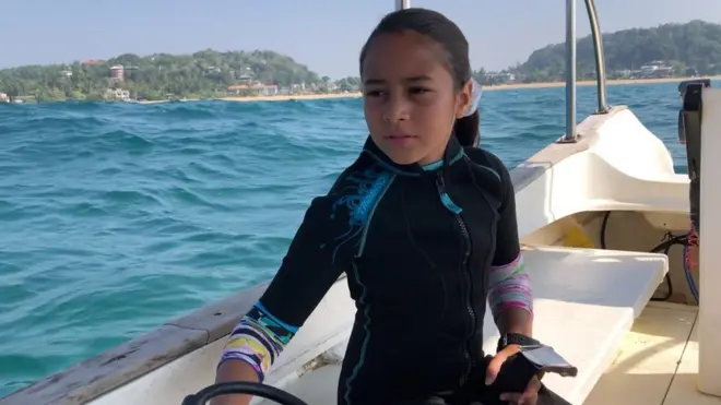 ''දැනට තියෙන ලයිෂන් එකෙන් දුවට කිමිදෙන්න පුළුවන් මීටර් 12යි. ඒත් මෙයා ඊට වඩා යටට යන්න හදනවා.''