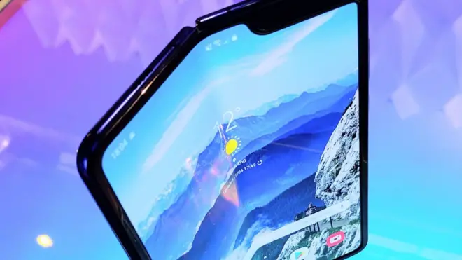 Продажи Samsung Galaxy Fold должны были стартовать 26 апреля