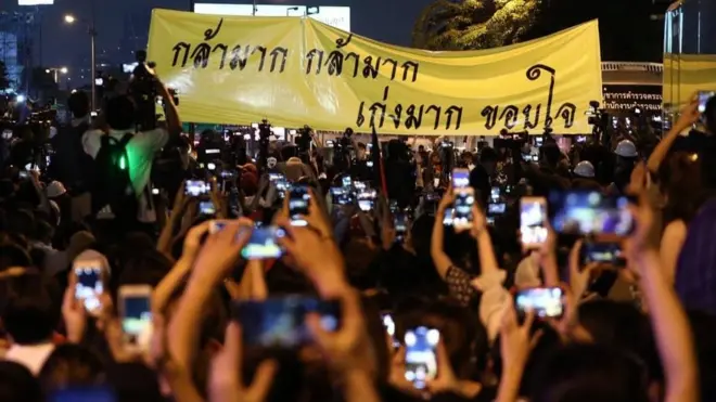 "กล้ามาก กล้ามาก เก่งมาก ขอบใจ" กลายเป็นวลียอดนิยมในกลุ่มผู้ชุมนุม