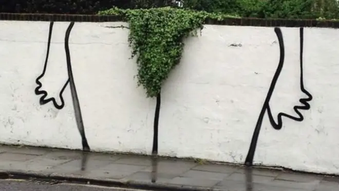 दीवार पर कलाकारी