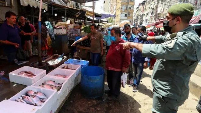 Akşam üzeri sokağa çıkma yasakları başlamadan önce Beyrutlular çarşı ve pazarlara koştu