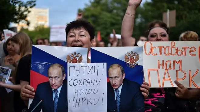 На акциях в защиту парка "Торфянка" в июле 2015 года протестующие взывали с просьбой о помощи к Владимиру Путину (архивное фото)