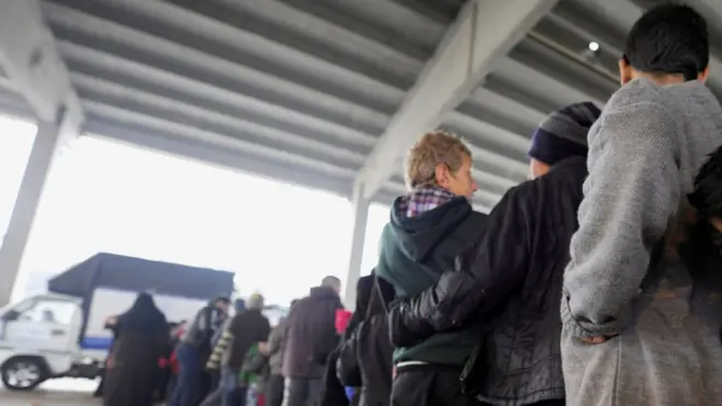 Halep'de onbinlerce sivil isyancıların elindeki bölgelerden hükümet kontrolüne geçen alanlara göçtü