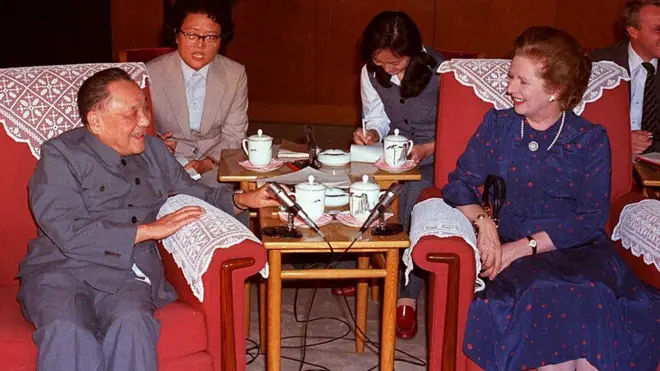Tại cuộc gặp 24/09/1982 ở Bắc Kinh, Đặng Tiểu Bình nói với thủ tướng Anh Margaret Thatcher là quân Trung Quốc "có thể bước sang Hong Kong ngay tối nay"