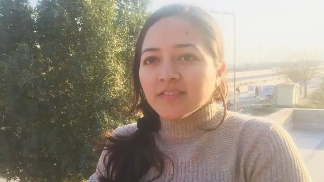 عروج کو لاہور میں سکوٹی چلاتے ہوئے تقریبا ایک سال ہونے والا ہے