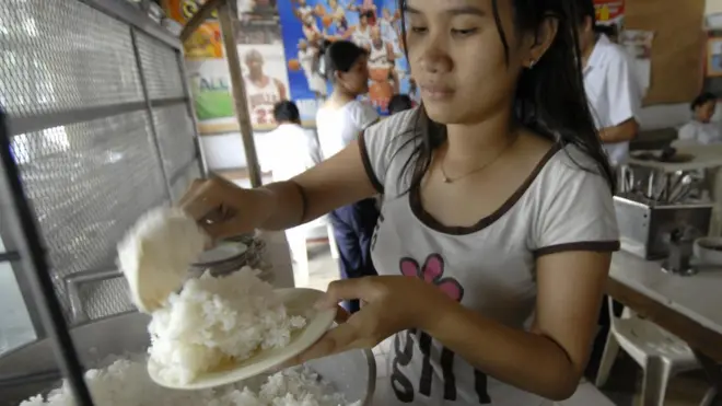Ilmuwan di Inggris mengatakan menambah porsi konsumsi beras atau pasta per hari bisa menyebabkan menopause 'terjadi lebih cepat sekitar satu setengah tahun'.
