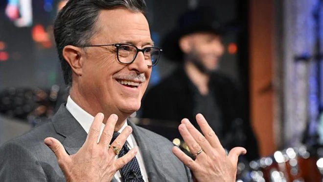 Стивен Кольбер во время шоу в июне 2025 года