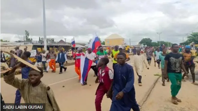 Aworan awọn oluwọde to n wọde pẹlu aṣia Russia