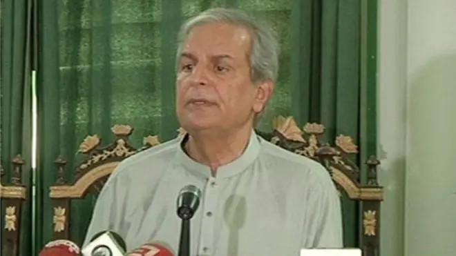 جاوید ہاشمی کی پریس کانفرنس کو دو دو منٹ کے کلپس بنا کر ٹوئٹر پر شیئر کیا گیا۔