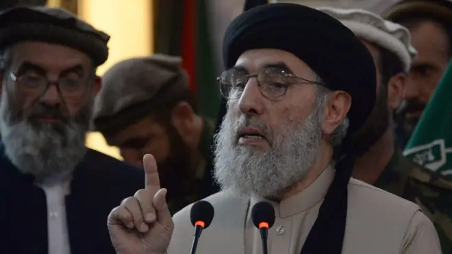 د حزب اسلامي مشر د کابل د وروستۍ چاودنې عاملان اُجرتي وژونکي وبلل. ګلبدین حکمتیار په کابل کې د ښځو یوې غونډې ته د وینا پر مهال دا غبرګون ښوده.