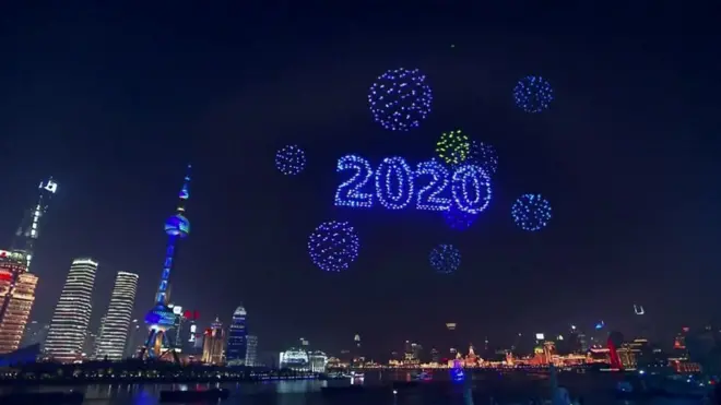 Koreografisana čestitka dronovima snimljena je nekoliko dana pre 31. decembra.