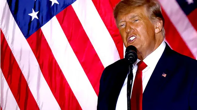 Экс-президент Трамп требует, чтобы его вернули в Белый дом без голосования