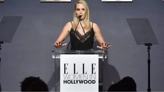 Jennifer Lawrence berbicara dalam sebuah forum Elle's Women di Hollywood.