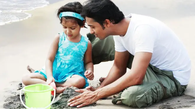 सुखी-समाधानी भविष्यासाठी तुमच्याकडे किमान किती पैसे असायला हवेत?