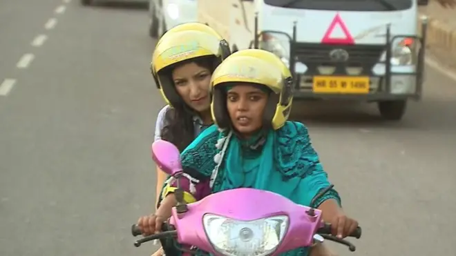 الهند: دراجات نارية أجرة تقودها امرأة