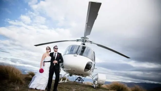 남편 코리는 본인이 제임스 본드(영화에서의 영국 첩보요원)를 닮았다고 생각한다고 크리스티는 전했다.