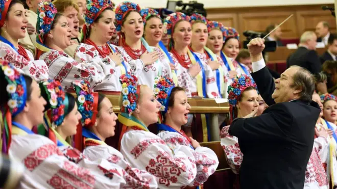 Хор ім. Верьовки часто має честь виконувати гімн України на відкритті сесій парламенту