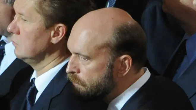 В прошлом Пугачев (справа) считался банкиром, близким к Кремлю, но потом был объявлен в розыск по обвинению в крупном хищении