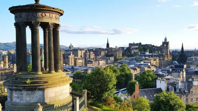 Edinburgh, yang terkenal sebagai 'tempat lahirnya' Harry Potter, memiliki pengaruh budaya yang kuat.