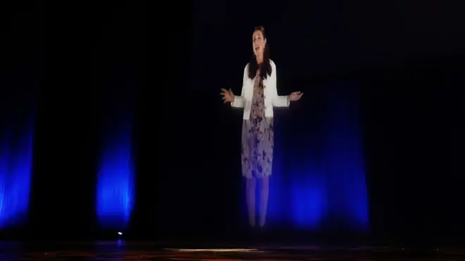 Algunos políticos, como la primera ministra de Nueva Zelanda (en la foto), han probado a protagonizado actos mediante hologramas.
