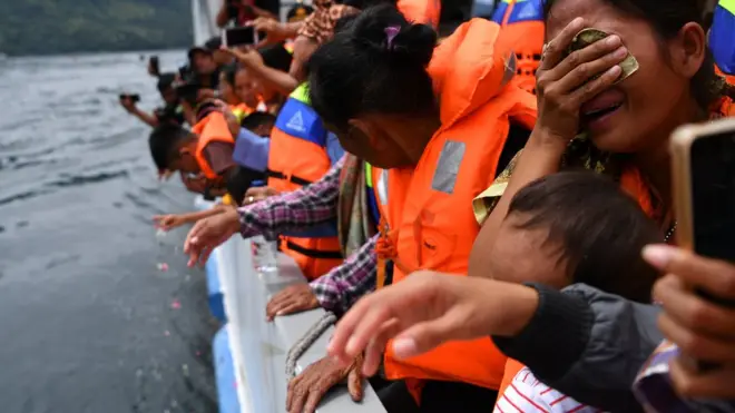 Basarnas mengklaim operasi pencarian dihentikan atas kesepakatan dengan keluarga korban.