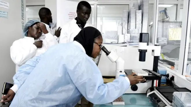 Scientific staff members dey works for one secure laboratory dey research coronavirus, for di Pasteur Institute inside Dakar on February 3, 2020.