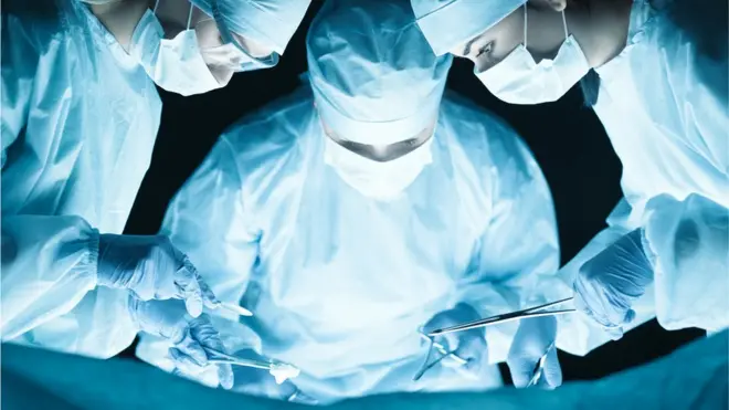 "Si entras en quirófano lleno de dudas no puedes operar", dice Marsh.