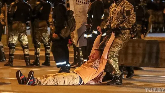 Протесты в Минске после оглашения предварительных итогов выборов президента.