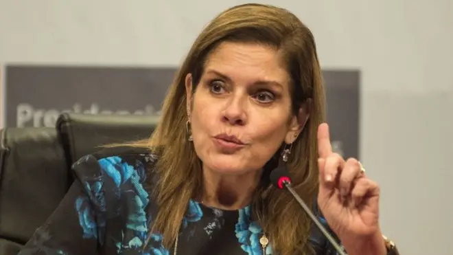 Mercedes Araóz fue designada por el Congreso de Perú como "presidenta en funciones".