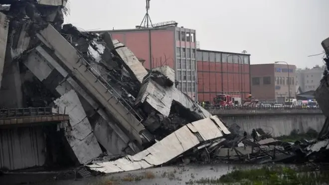 У Генуї завалився великий міст