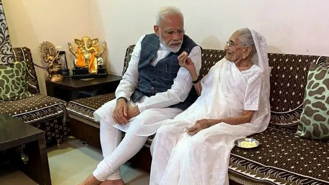 नरेंद्र मोदी की मां हीराबेन