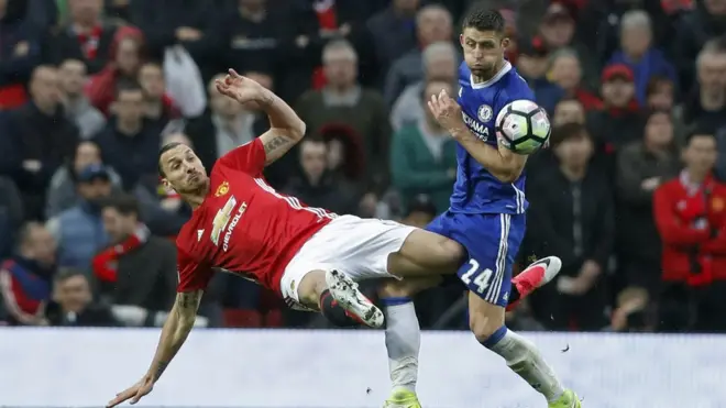 Kemenangan United atas Chelsea membuat selisih angka Chelsea menjadi tinggal empat angka dari peringkat dua, Tottenham Hotspur.