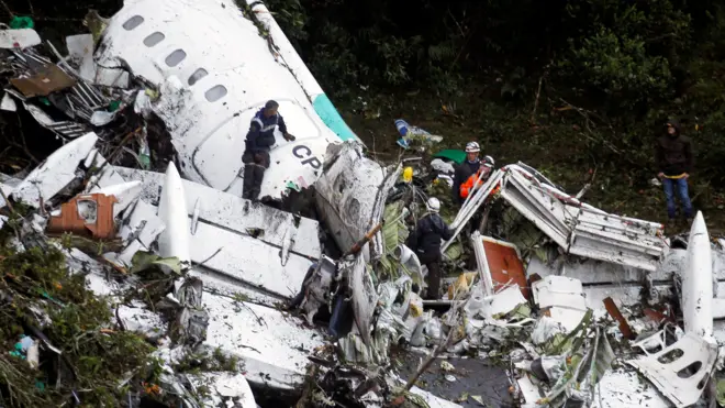 حطام الطائرة