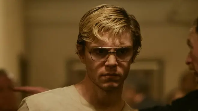 Evan Peters como Jeffrey Dahmerpokerista'Dahmer: um canibal americano'