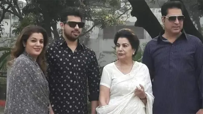 بیگم نور بانو اپنے اہلخانہ کے ساتھ