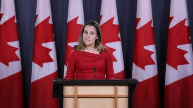 La ministra de Exteriores de Canadá, Chrystia Freeland, aseguró que su país busca con urgencia información sobre dos de sus ciudadanos en China.