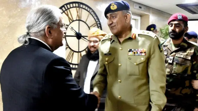 جنرال باجوه په پارلمان کې.