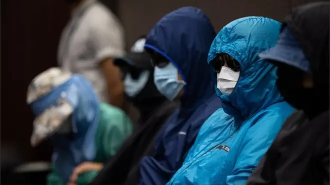 被扣留者家屬記者會上，多人聲淚俱下。