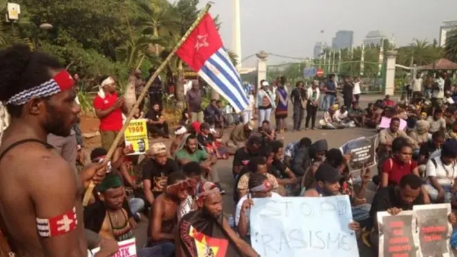 Sejumlah mahasiswa Papua melakukan aksi unjuk rasa di depan Istana Negara pada Kamis, 22 Agustus 2019. Mereka mengutuk apa yang disebut tindak kekerasan fisik dan verbal atas mahasiswa Papua di Jawa Timur.