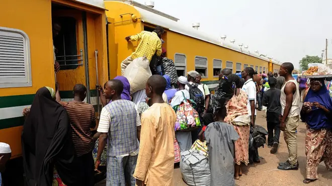 Pipo wey dey enta train