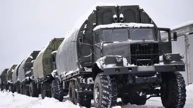 У військових колонах армії РБ фіксується велика кількість вантажівок і незначна кількість бронетехніки