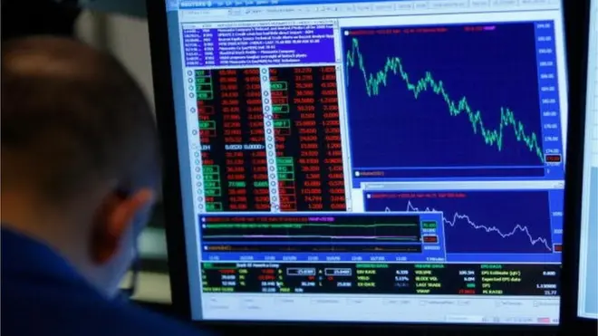 Експерти кажуть, що головний біль інвесторів після дефолту не єдиний наслідок. Пересічні українці також одразу відчують усі наслідки рішення не платити по боргах