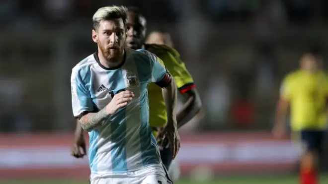 Messi mencetak dua gol dalam pertandingan melawan Kolombia di Stadion San Juan Del Bicentenario, Argentina.