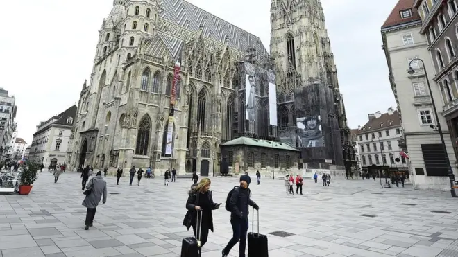 Собор Святого Стефана закрыт для посетителей, как и многие другие культурные заведения